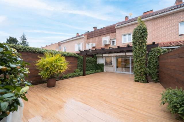 Casa adosada en Venta en Avenida de Atenas en El Pinar - Punta Galea