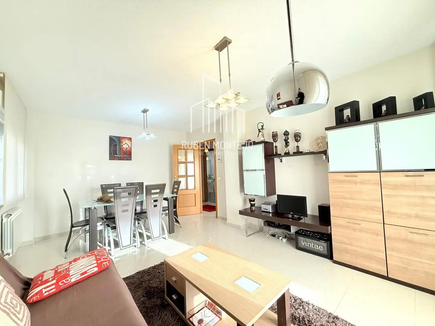 Wohnzimmer von Einfamilien-Reihenhaus zum Verkauf in Matilla de los Caños del Río mit Heizung, Privatgarten und Terrasse