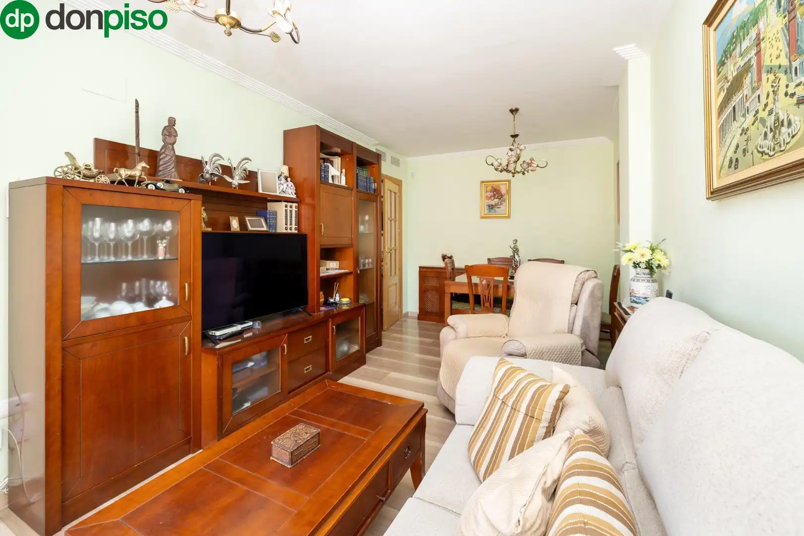 Living room of Flat for sale in Granada  with Air Conditioner, Heating and Terrace