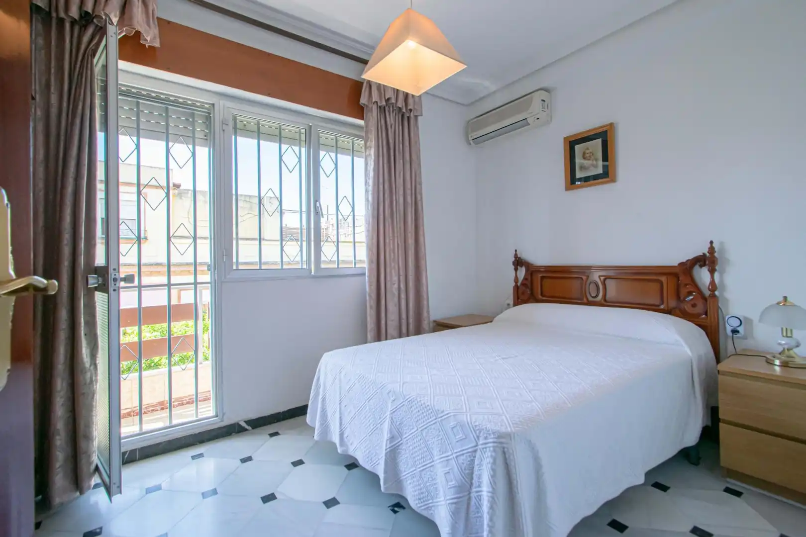 Bedroom of Flat for sale in Sevilla  with Air Conditioner, Heating and Terrace