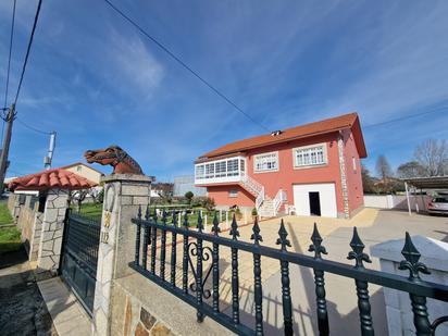 Vista exterior de Casa o xalet en venda en Narón amb Calefacció, Jardí privat i Terrassa