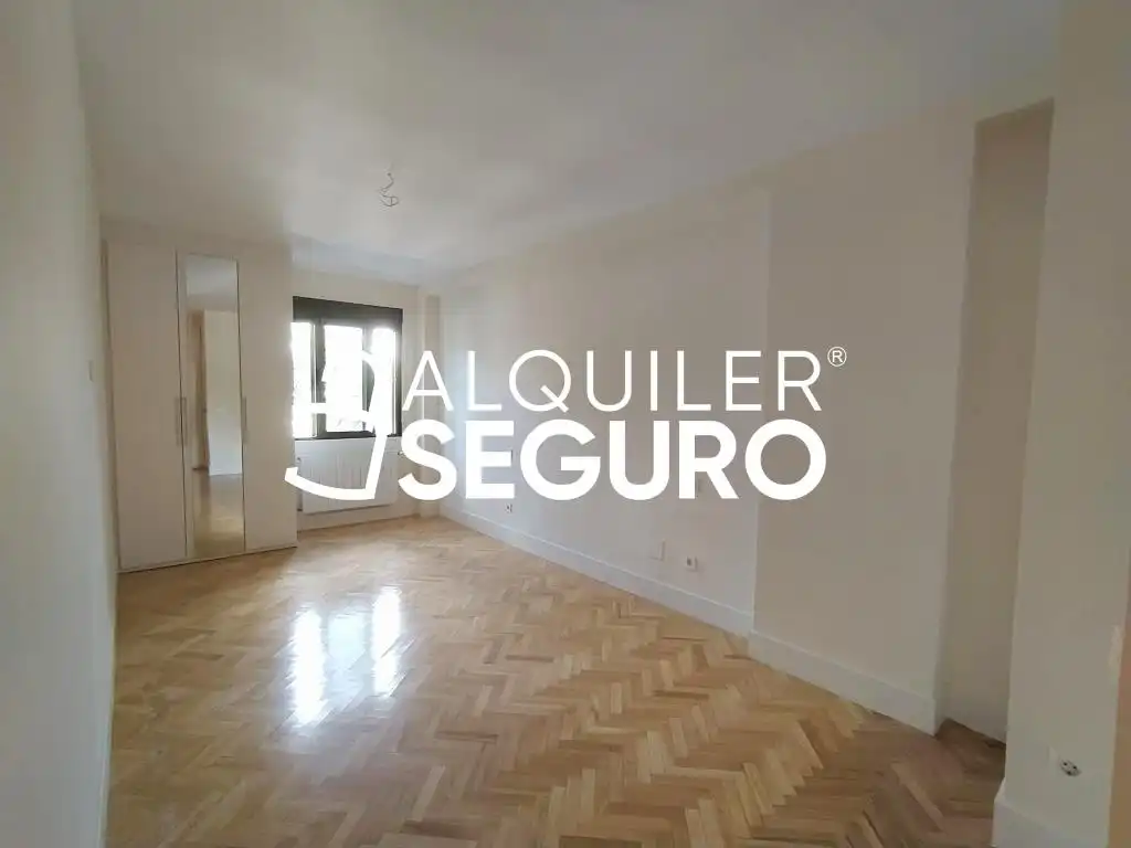 Bedroom of Flat for rent in Madrid  with Heating