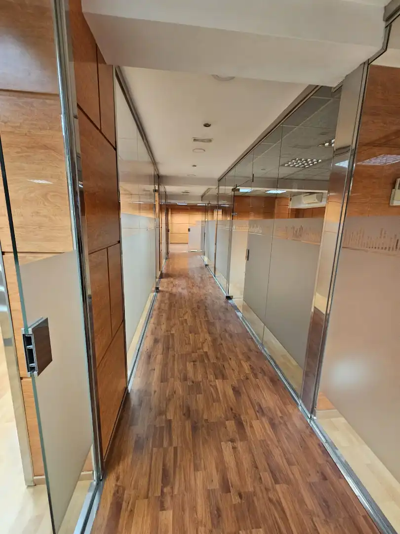 Büro zur Miete in Barcelona mit Klimaanlage und Balkon