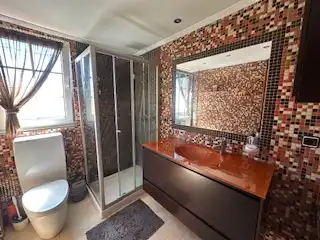 Bany de Apartament de lloguer en León Capital  amb Aire condicionat, Calefacció i Parquet