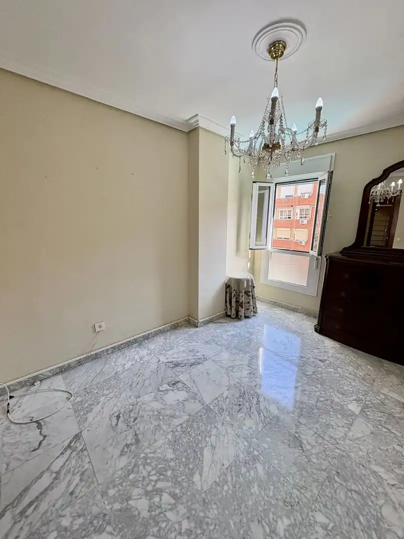 Bedroom of Flat for sale in Sevilla  with Air Conditioner, Heating and Terrace