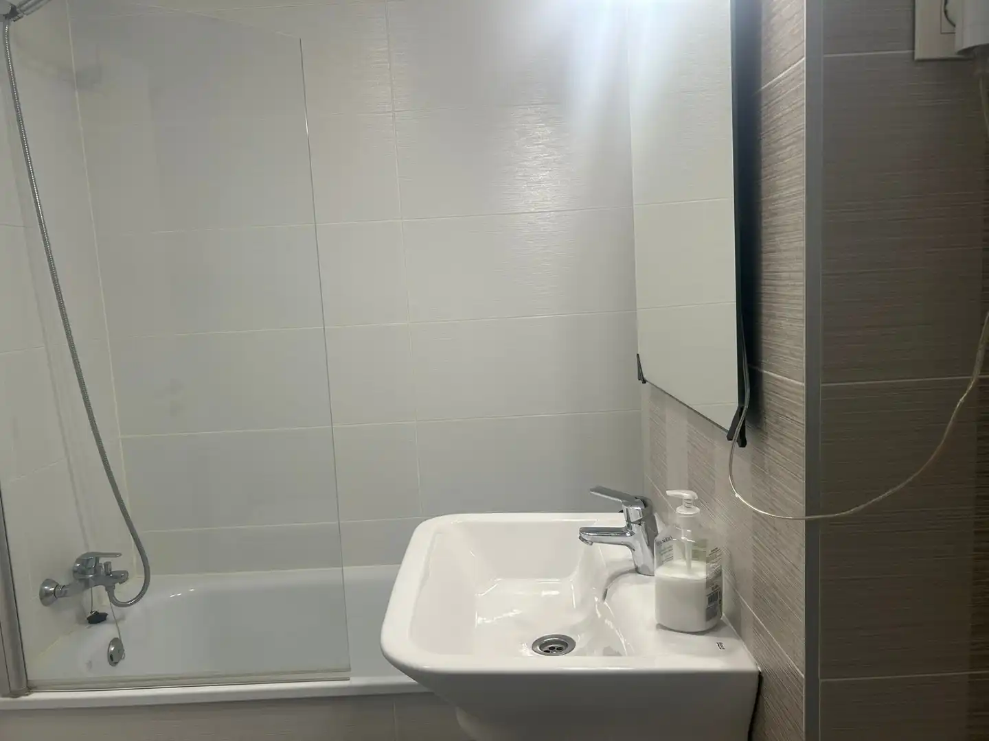 Bany de Apartament de lloguer en Madrid amb Calefacció, Jardí privat i Terrassa