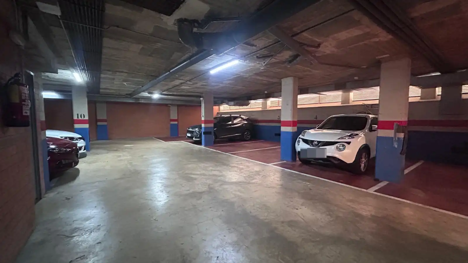 Parking de Dúplex en venta en Cornellà de Llobregat con Balcón