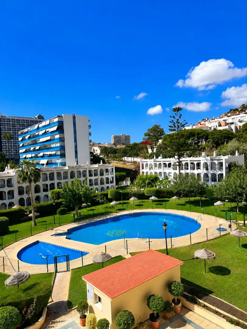 Vista exterior de Pis en venda en Benalmádena amb Aire condicionat, Terrassa i Moblat