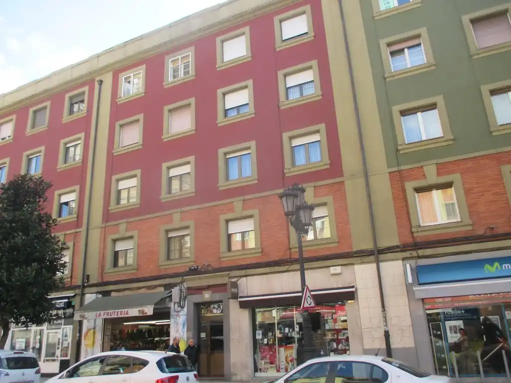 Flat with lift for sale in Calle Bermúdez de Castro 18