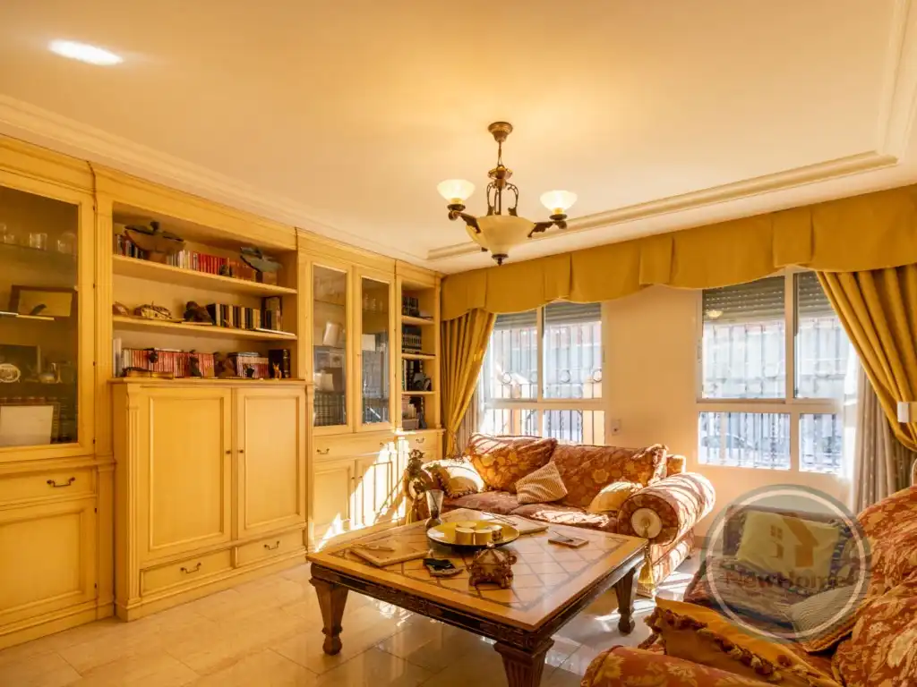 Casa adosada en venta en Crevillent