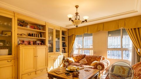 Foto 5 de Casa adosada en venta en Crevillent, Alicante