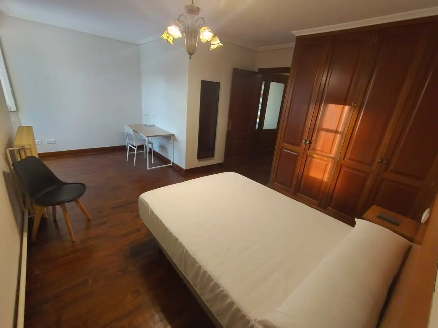 Habitación de Piso para compartir en Santiago de Compostela  con Calefacción, Parquet y Amueblado