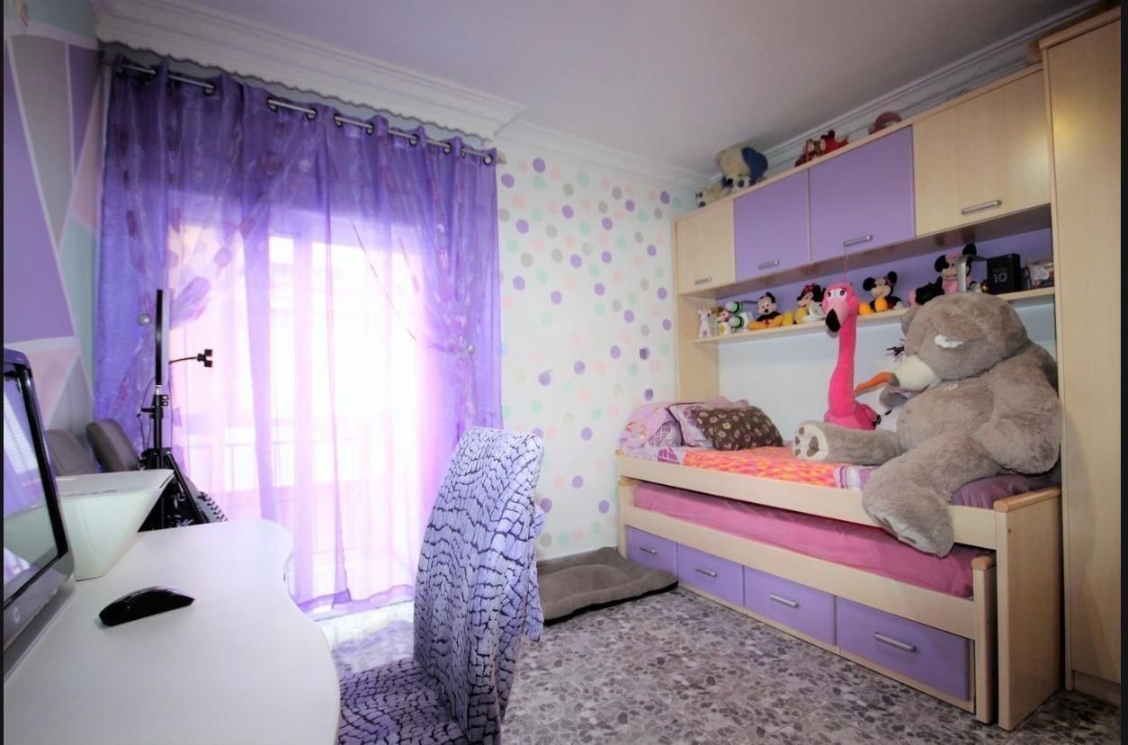 Bedroom of Flat for sale in  Sevilla Capital  with Air Conditioner, Terrace and Storage room