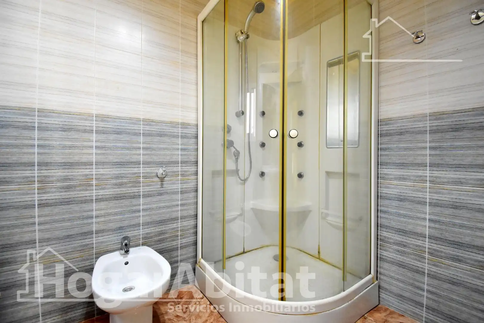 Baño de Piso en venta en Gandia con Terraza, Trastero y Amueblado