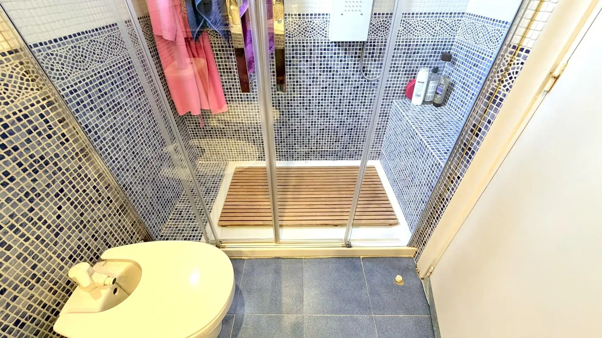 Bany de Casa adosada en venda en San Sebastián de los Reyes amb Calefacció, Jardí privat i Terrassa