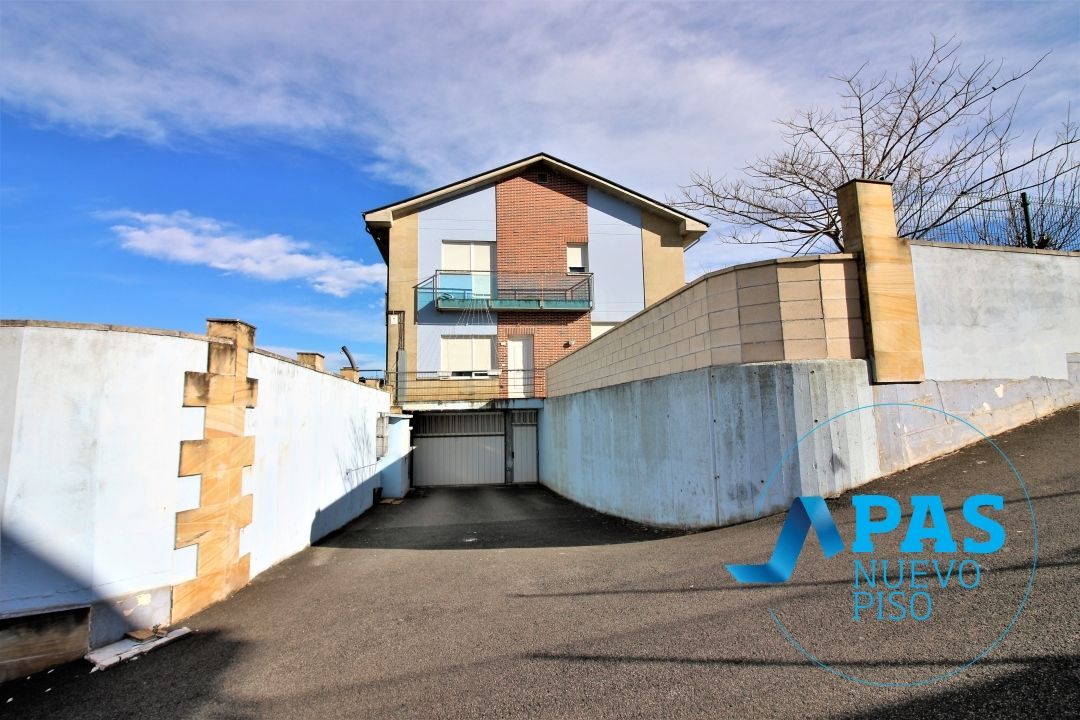 Vista exterior de Casa o xalet en venda en Polanco amb Calefacció, Parquet i Terrassa