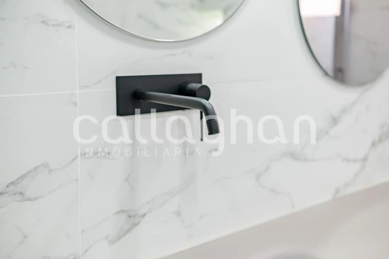 Baño de Piso en venta en Valencia con Aire acondicionado, Calefacción y Amueblado