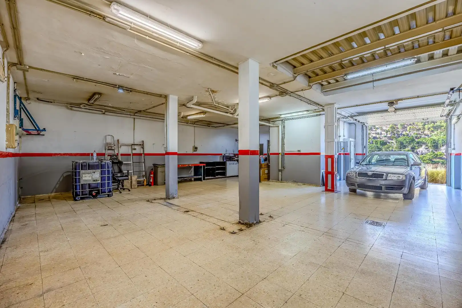 Parking of Detached homes for sale in Santidad