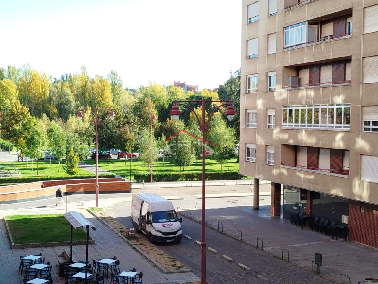 Vista exterior de Pis en venda en León Capital  amb Calefacció, Parquet i Terrassa