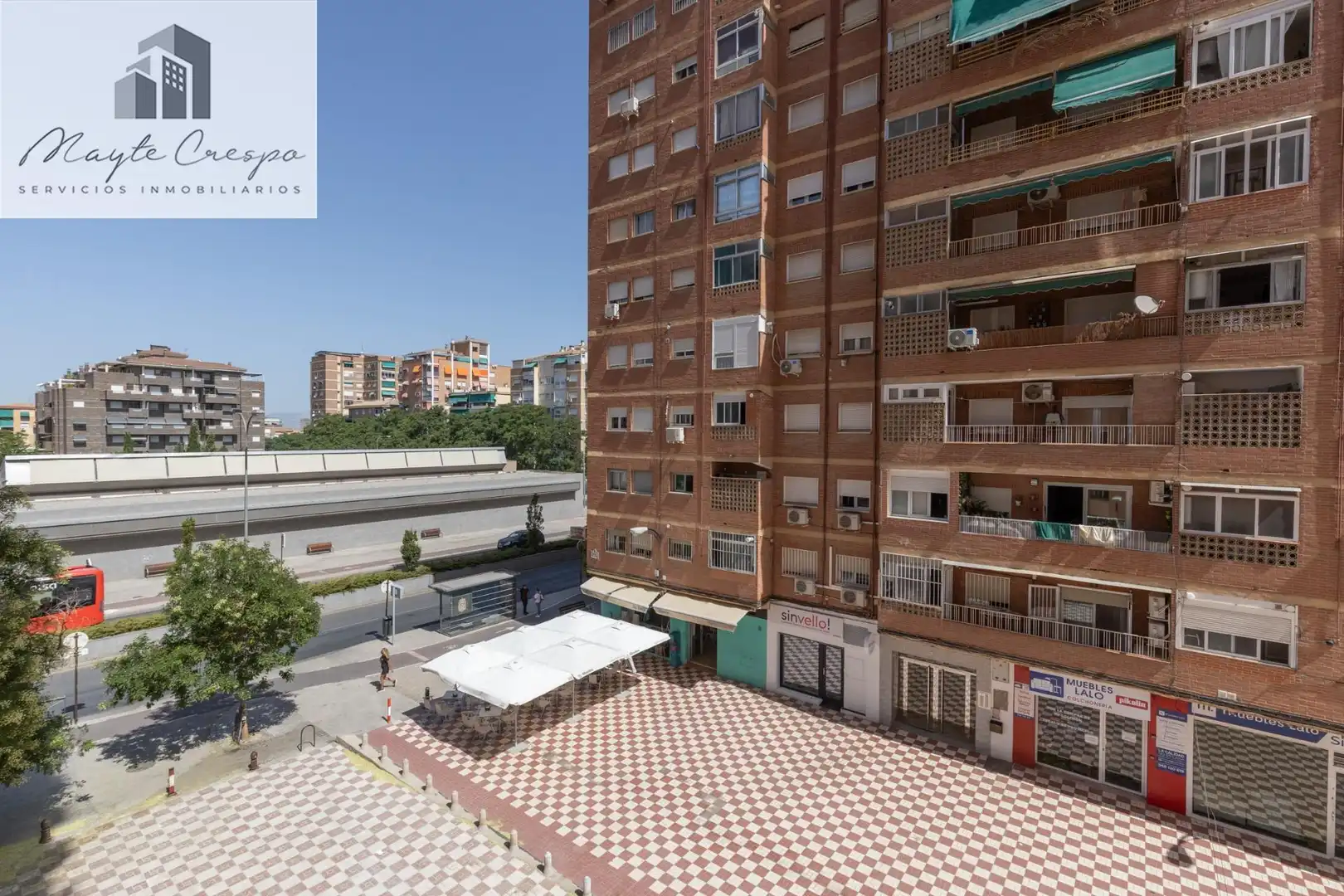 Vista exterior de Piso en venta en Granada con Terraza, Amueblado y Balcón