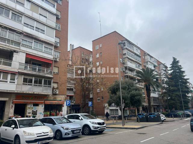 Piso en Venta en de La del Manojo de Rosas en Los Ángeles