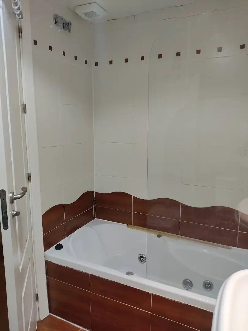 Bany de Pis en venda en Ocaña amb Calefacció, Jardí privat i Parquet