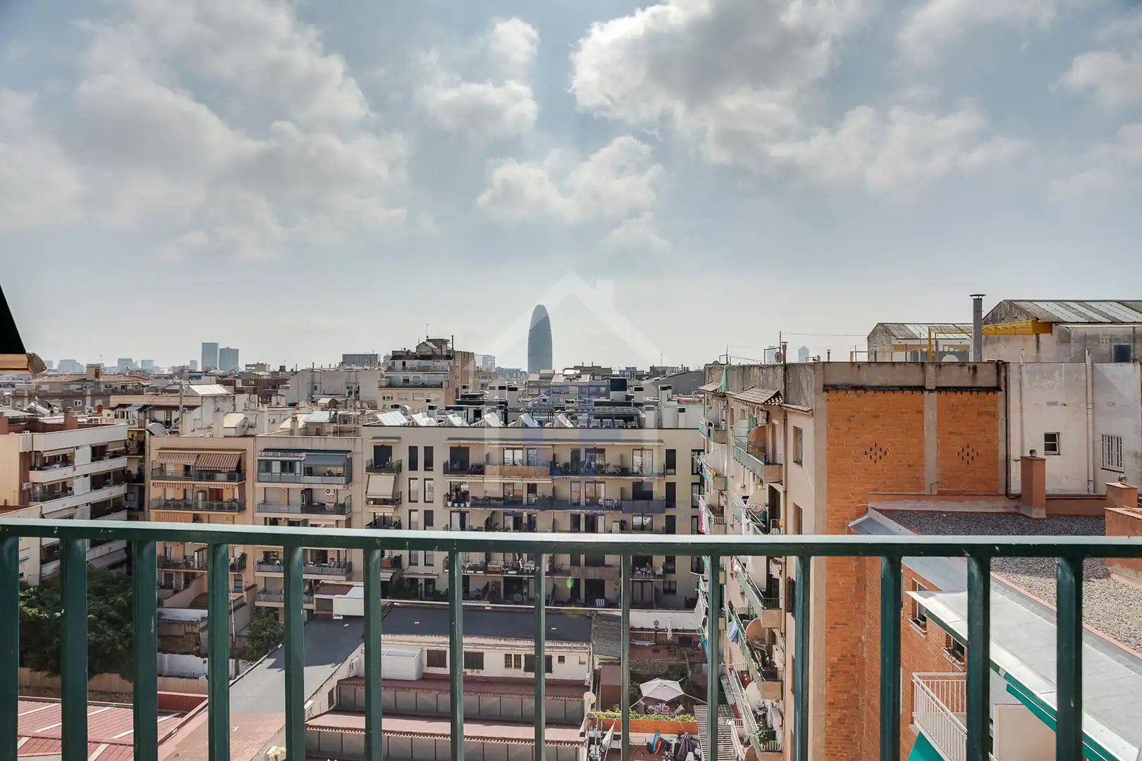 Vista exterior de Ático en venta en Barcelona con Calefacción y Balcón
