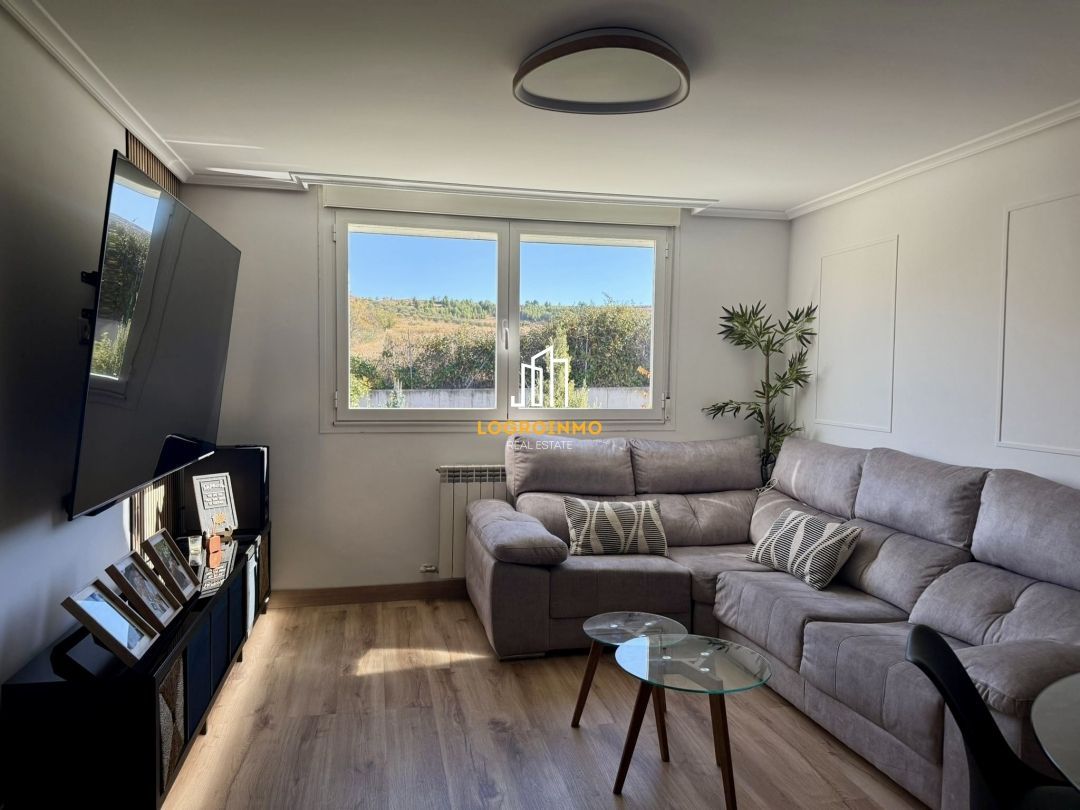 Sala d'estar de Pis en venda en Villamediana de Iregua amb Calefacció, Terrassa i Traster