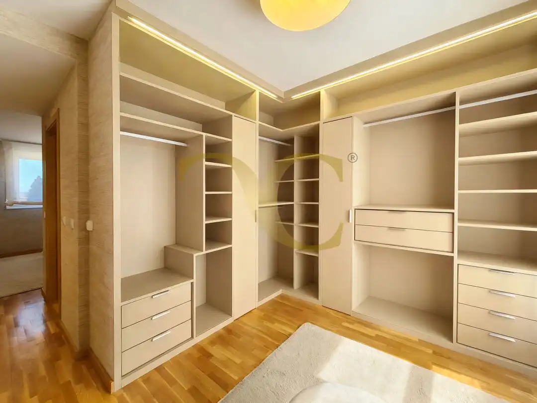 Habitación de Piso en venta en Oviedo  con Calefacción, Terraza y Trastero