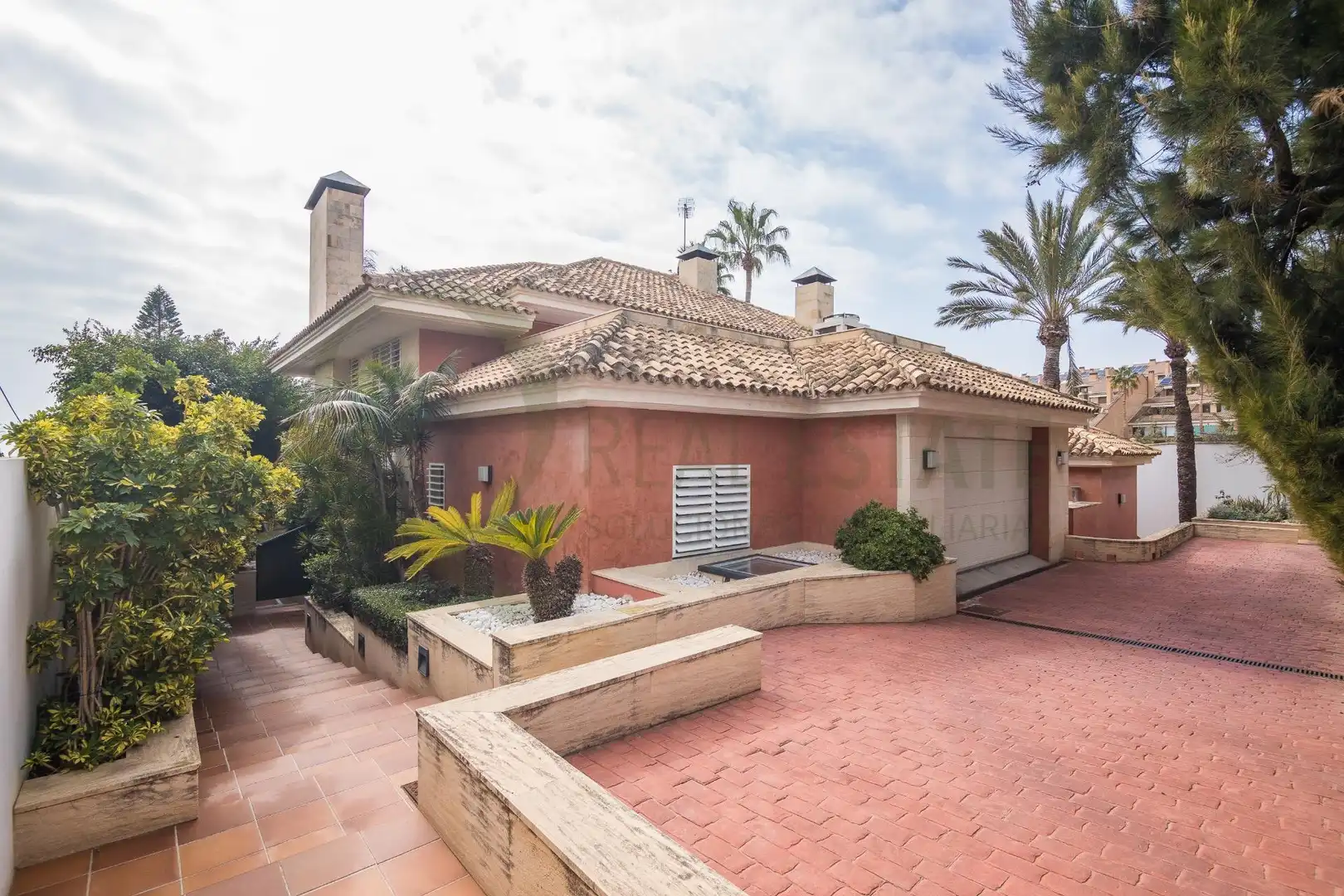 Vista exterior de Casa o xalet en venda en Alicante / Alacant amb Calefacció, Jardí privat i Terrassa