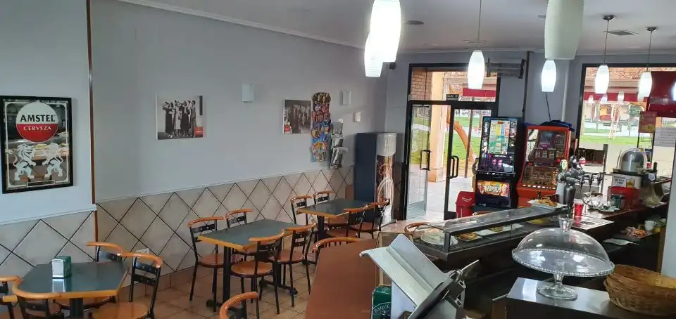 Commercial properties for sale in Parque de Santa Juliana, Universidad