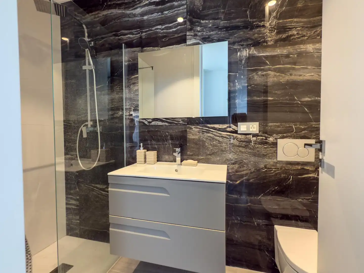Badezimmer von Haus oder Chalet zum Verkauf in Finestrat mit Klimaanlage, Privatgarten und Terrasse