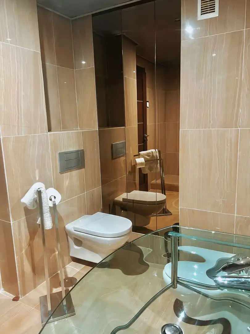 Bany de Apartament de lloguer en Estepona