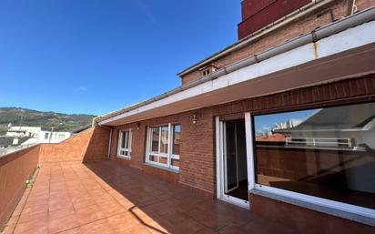 Vista exterior de Àtic en venda en Oviedo  amb Terrassa