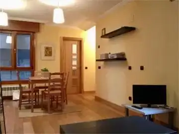 Sala d'estar de Estudi en venda en Oviedo  amb Calefacció