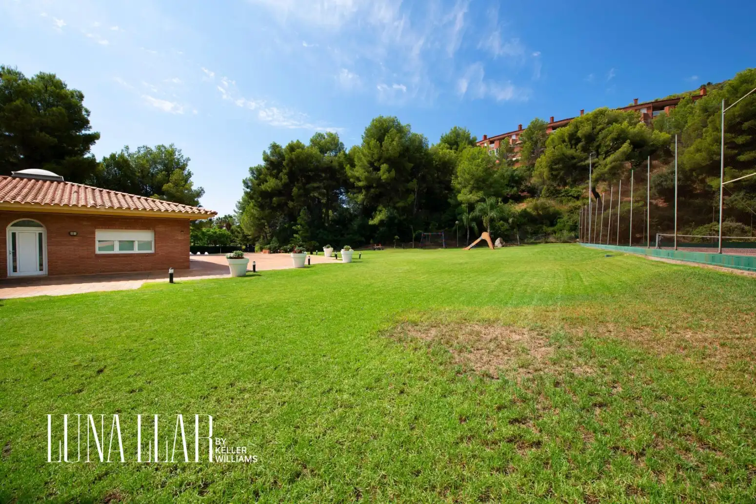 Garden of Attic for sale in Sitges  with Air Conditioner and Terrace