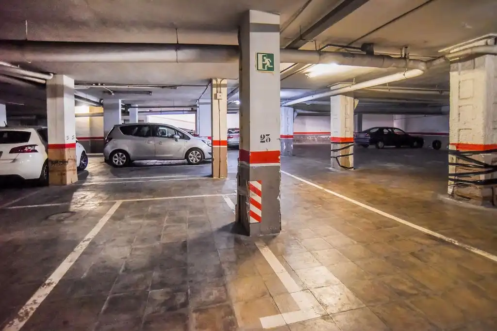 Aparcament de Garatge en venda en Centre - Sant Oleguer