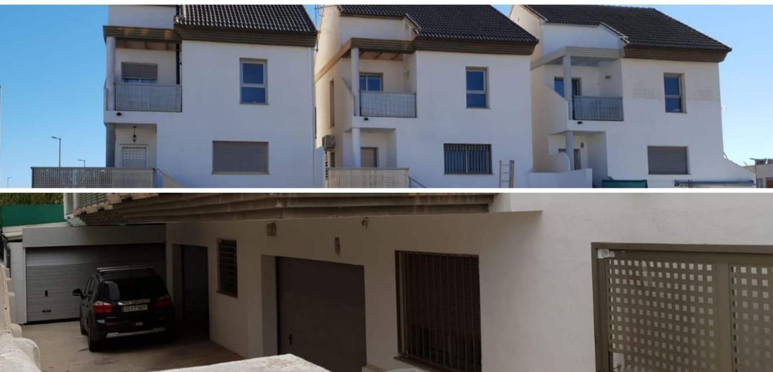 Vista exterior de Casa adosada en venda en Gandia amb Aire condicionat, Terrassa i Balcó
