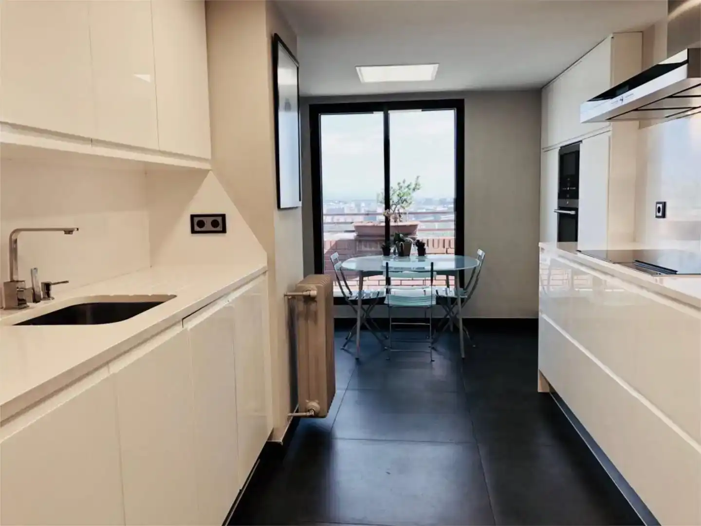 Küche von Wohnung zum Verkauf in  Madrid Capital mit Klimaanlage und Schwimmbad