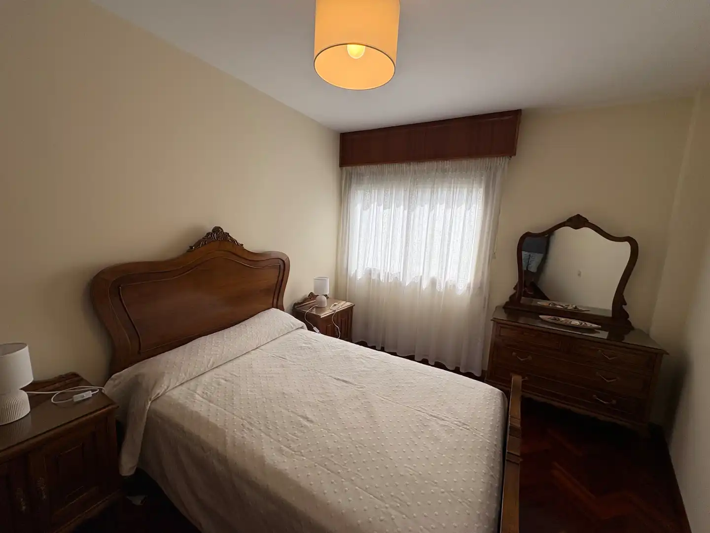 Schlafzimmer von Wohnung zur Miete in A Coruña Capital  mit Möbliert, Ofen und Waschmaschine