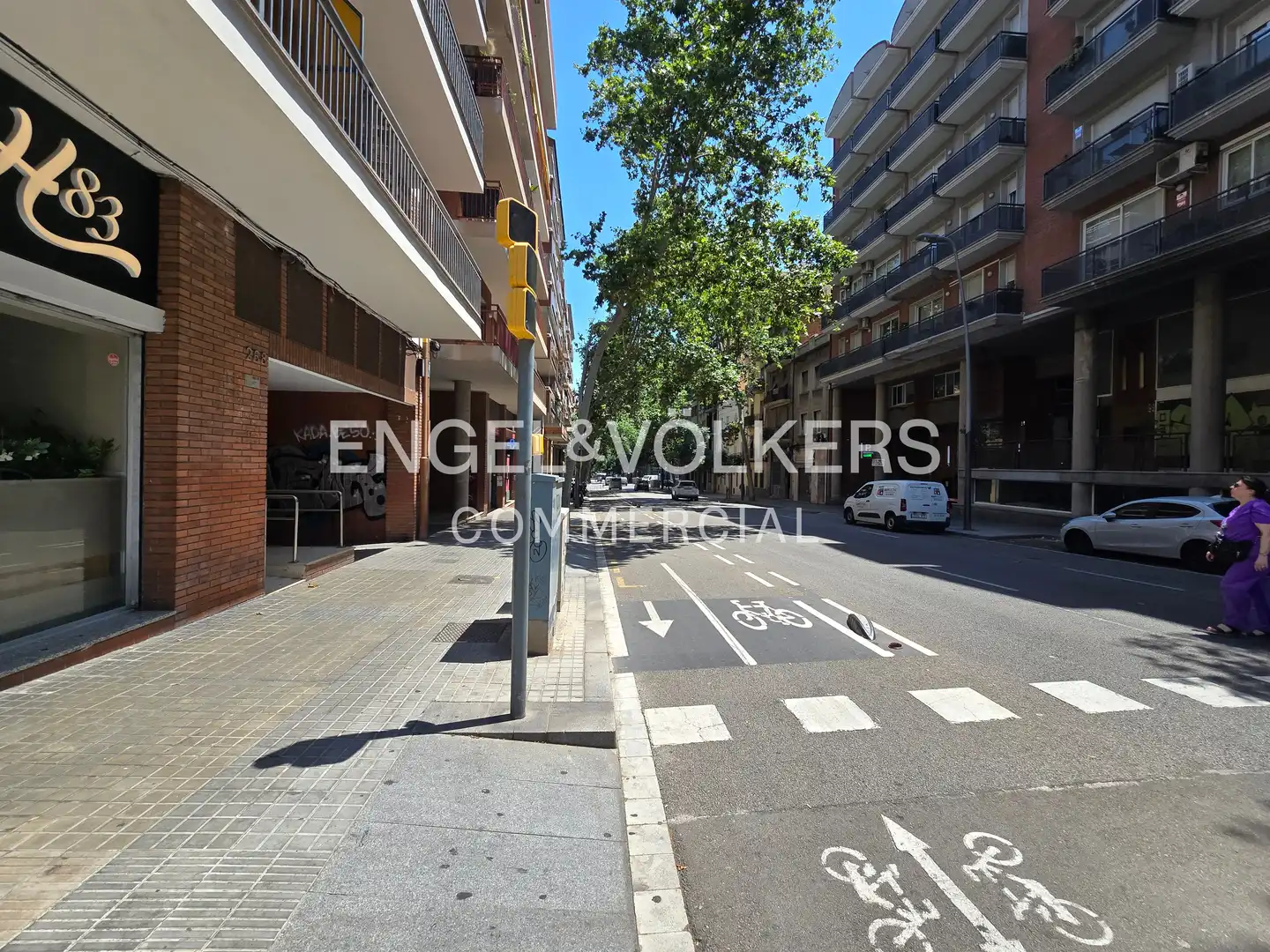 Vista exterior de Local en venda en Barcelona