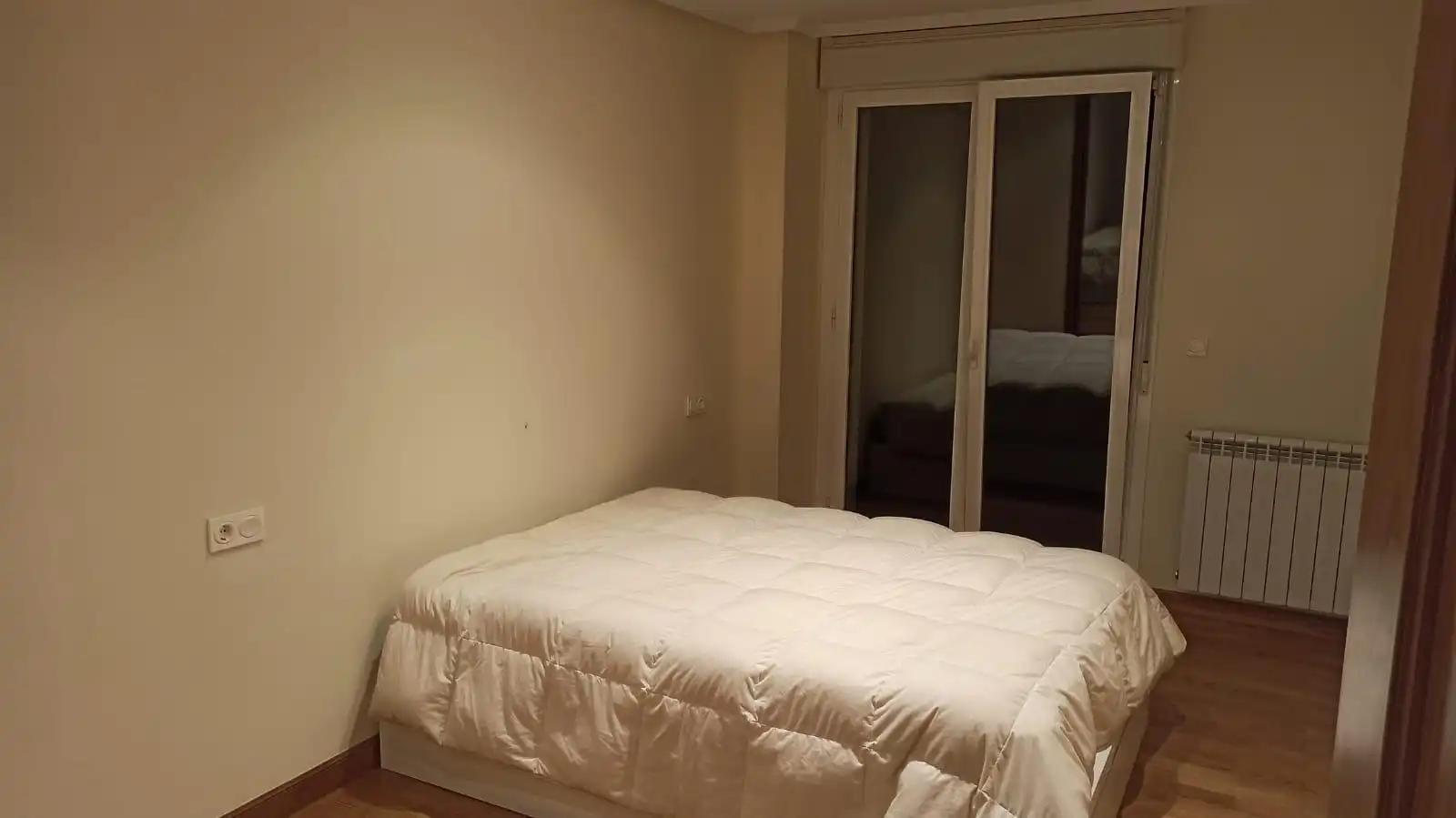 Schlafzimmer von Einfamilien-Reihenhaus zum Verkauf in Aia mit Heizung, Privatgarten und Terrasse