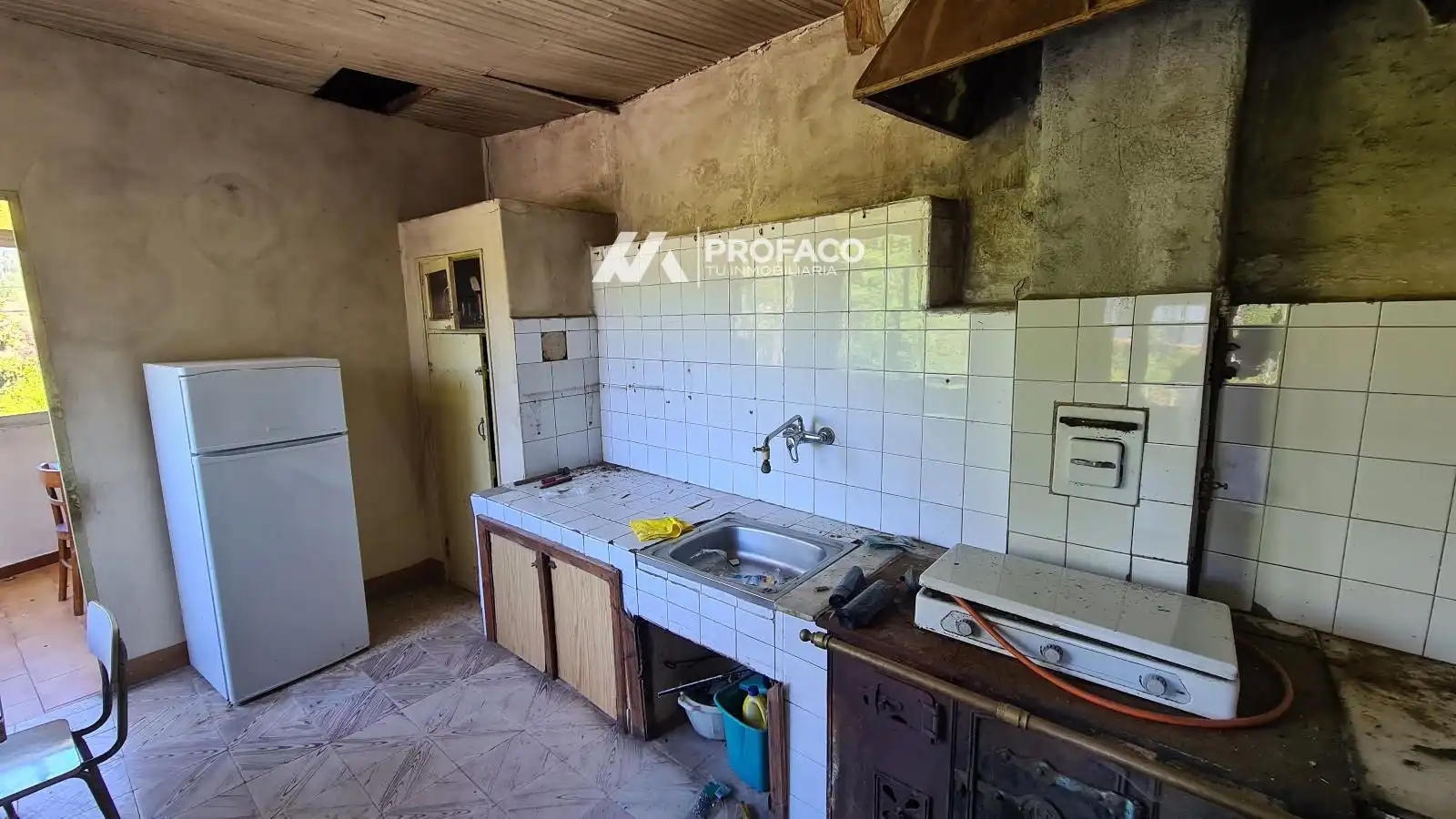 Cuina de Casa o xalet en venda en Cenlle amb Terrassa, Traster i Moblat