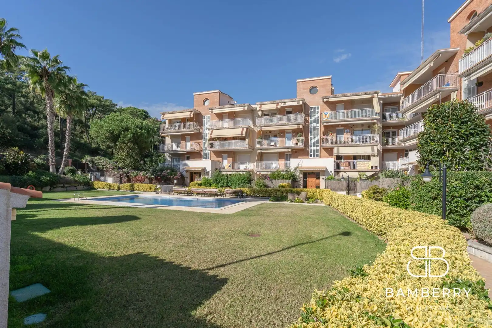 Vista exterior de Apartamento en venta en Sant Pol de Mar con Calefacción, Trastero y Piscina comunitaria