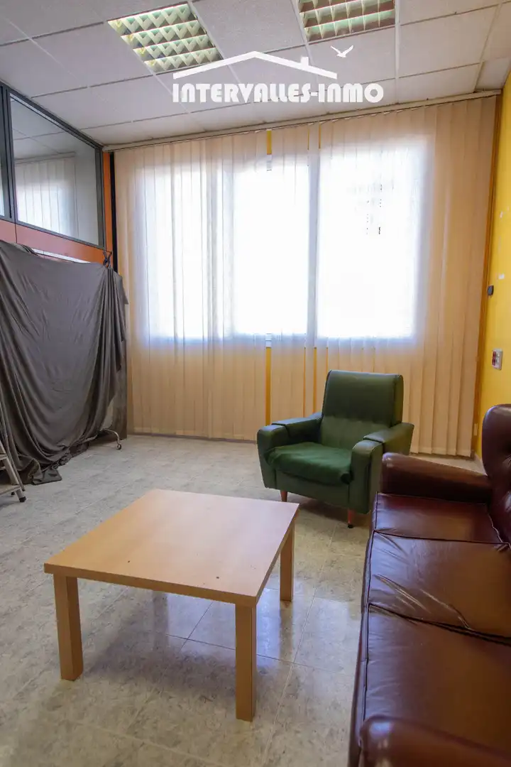 Oficina en venda a Caldes de Montbui