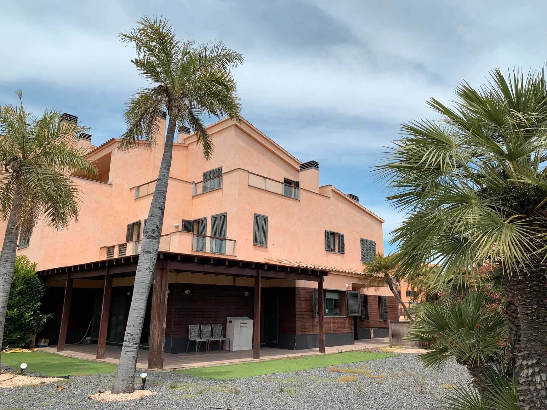 Vista exterior de Casa adosada en venda en Reus amb Aire condicionat, Calefacció i Jardí privat