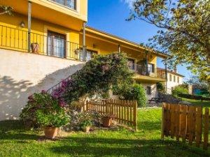 Vista exterior de Casa o xalet en venda en Cudillero amb Aire condicionat, Calefacció i Jardí privat