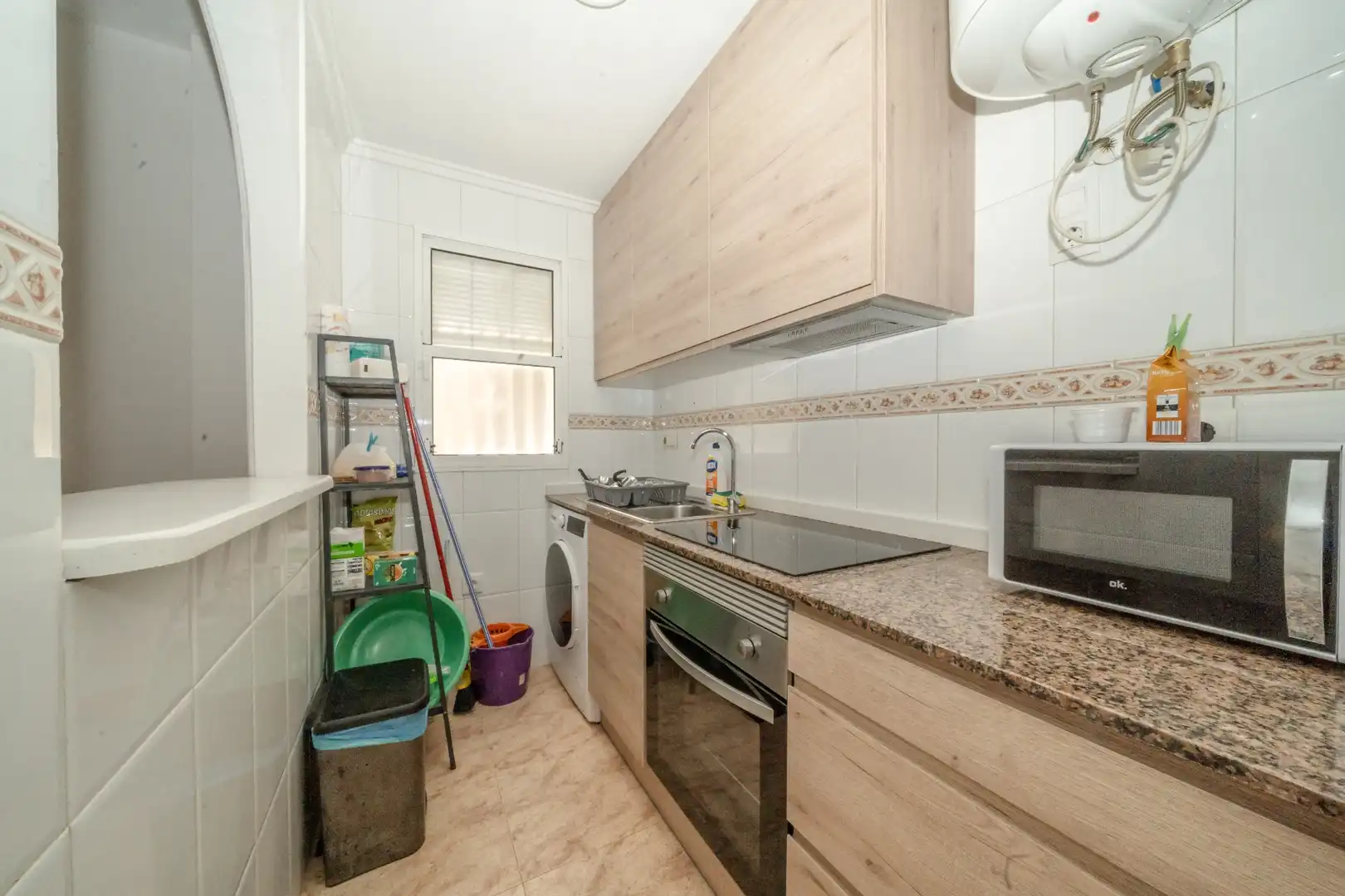 Cocina de Apartamento de alquiler en Torrevieja con Aire acondicionado, Terraza y Piscina