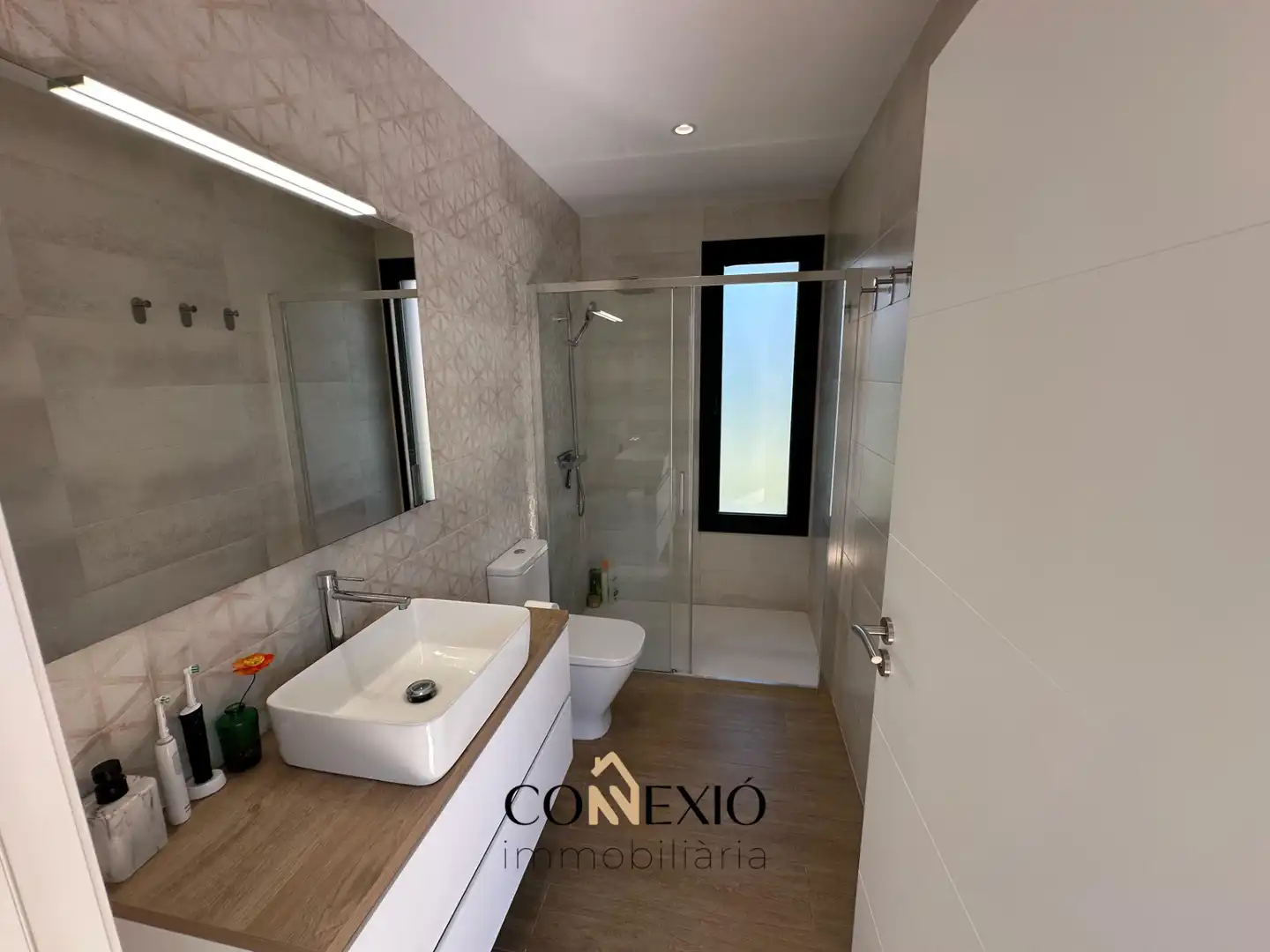 Baño de Casa o chalet en venta en Medinyà con Aire acondicionado, Calefacción y Jardín privado