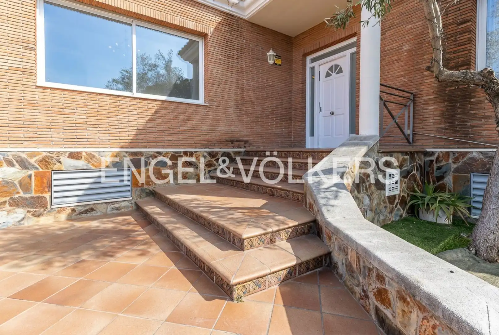 Vista exterior de Casa o xalet de lloguer en Premià de Dalt amb Aire condicionat, Calefacció i Jardí privat